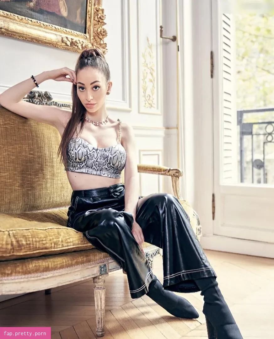 Amira Wirth - Photo #02