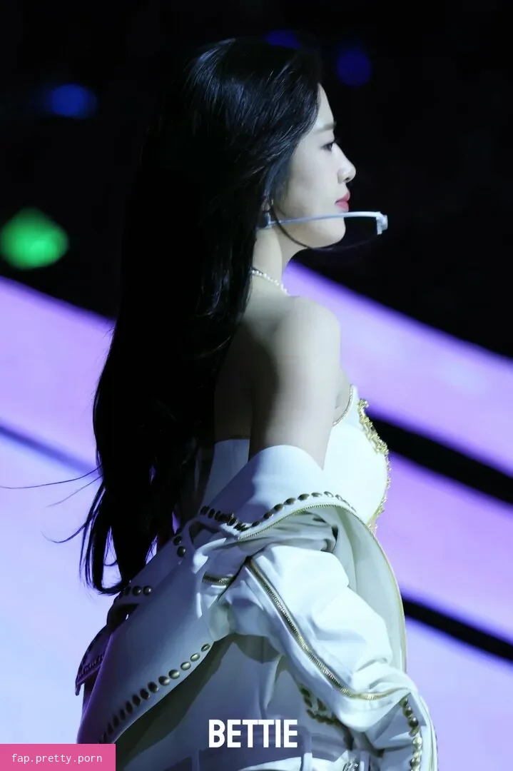 An Yujin 안유진 | - Photo #01