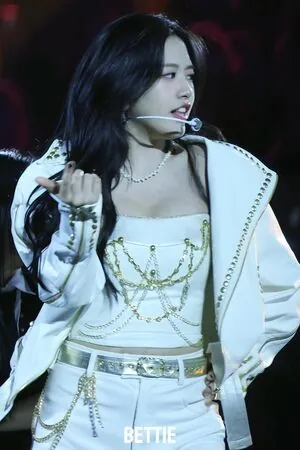 An Yujin 안유진 |