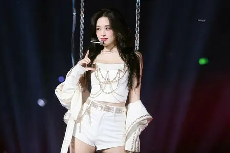 An Yujin 안유진 |