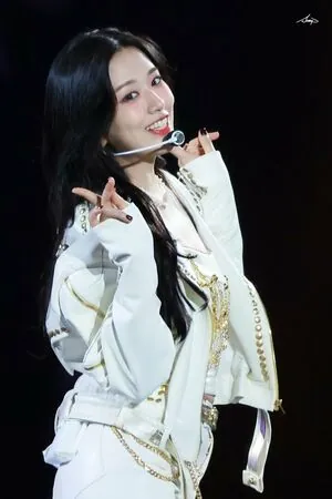 An Yujin 안유진 |