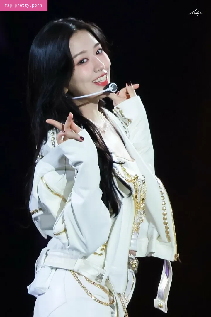 An Yujin 안유진 | - Photo #12