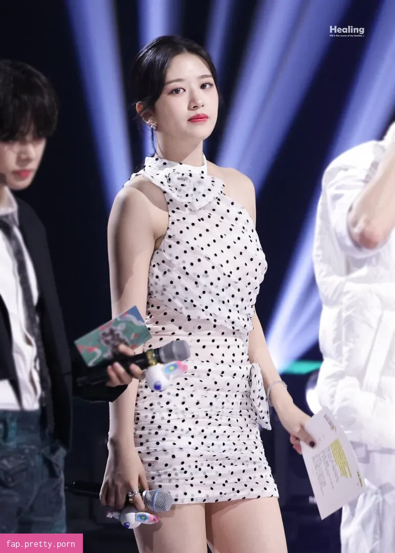 An Yujin 안유진 | - Photo #16