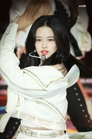 An Yujin 안유진 |