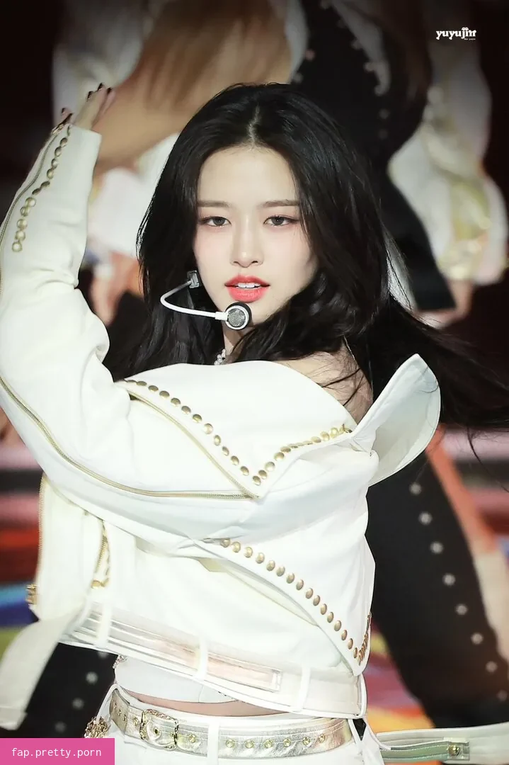 An Yujin 안유진 | - Photo #20
