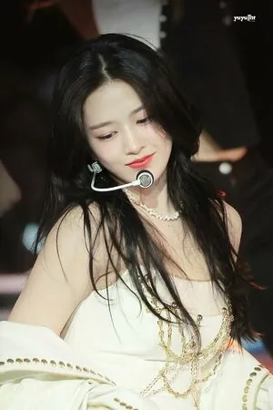 An Yujin 안유진 |