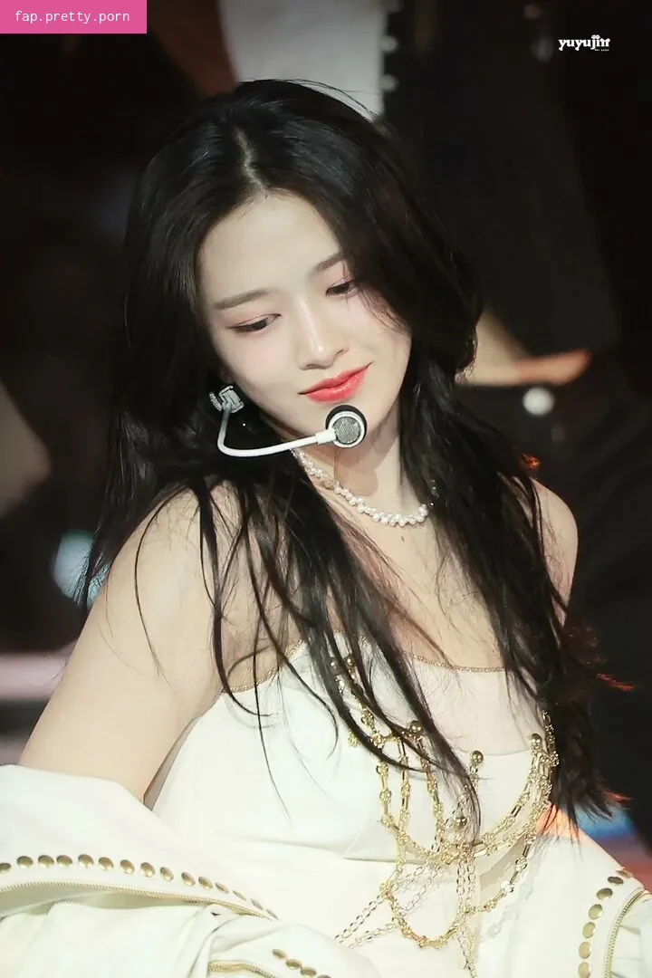 An Yujin 안유진 | - Photo #21