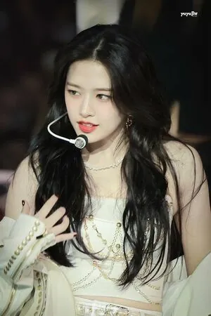 An Yujin 안유진 |