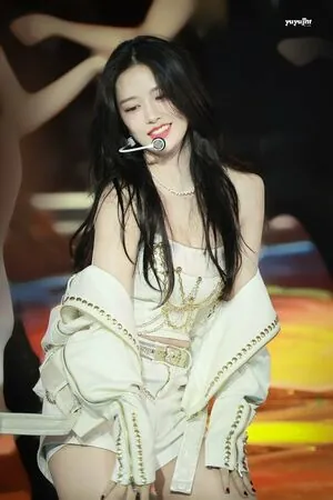 An Yujin 안유진 |