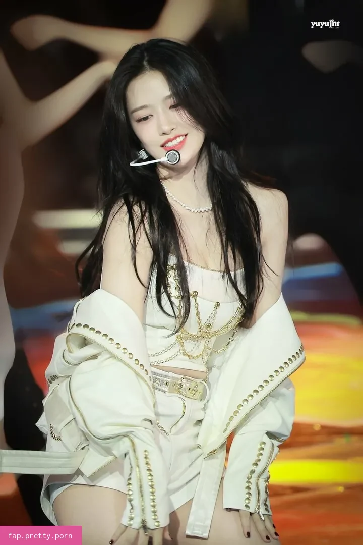 An Yujin 안유진 | - Photo #23