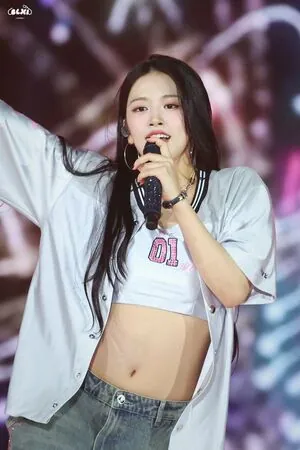 An Yujin 안유진 |