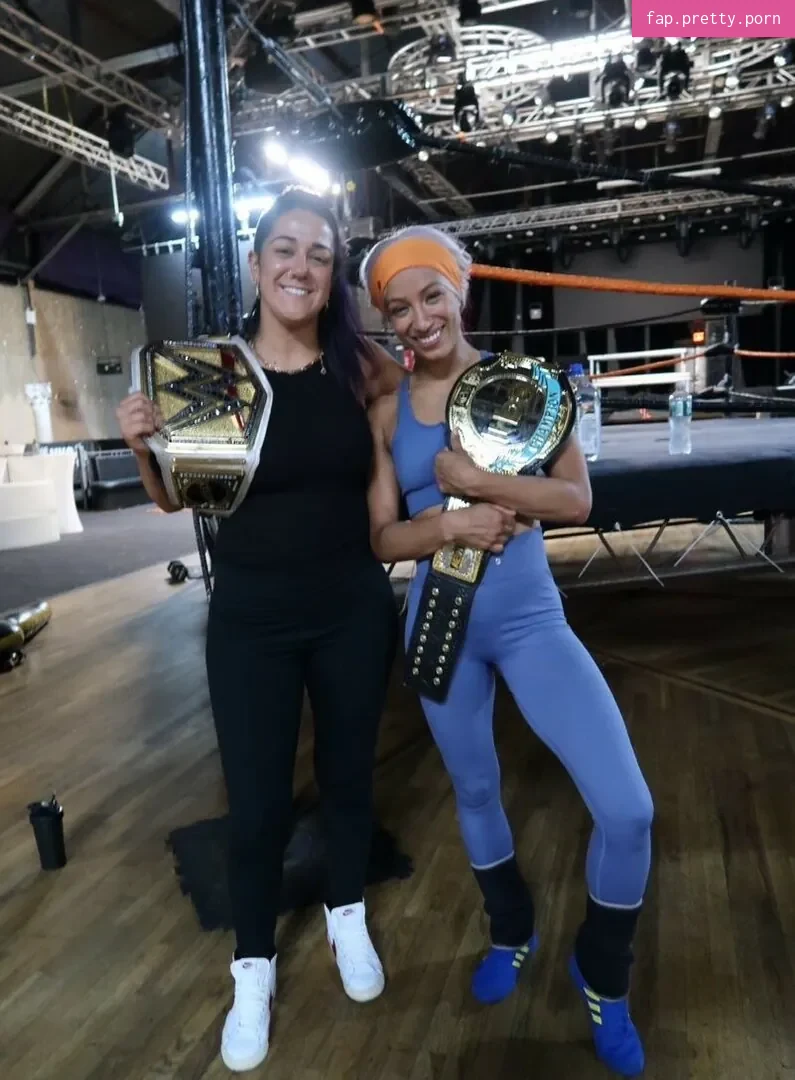 Bayley - Photo #02