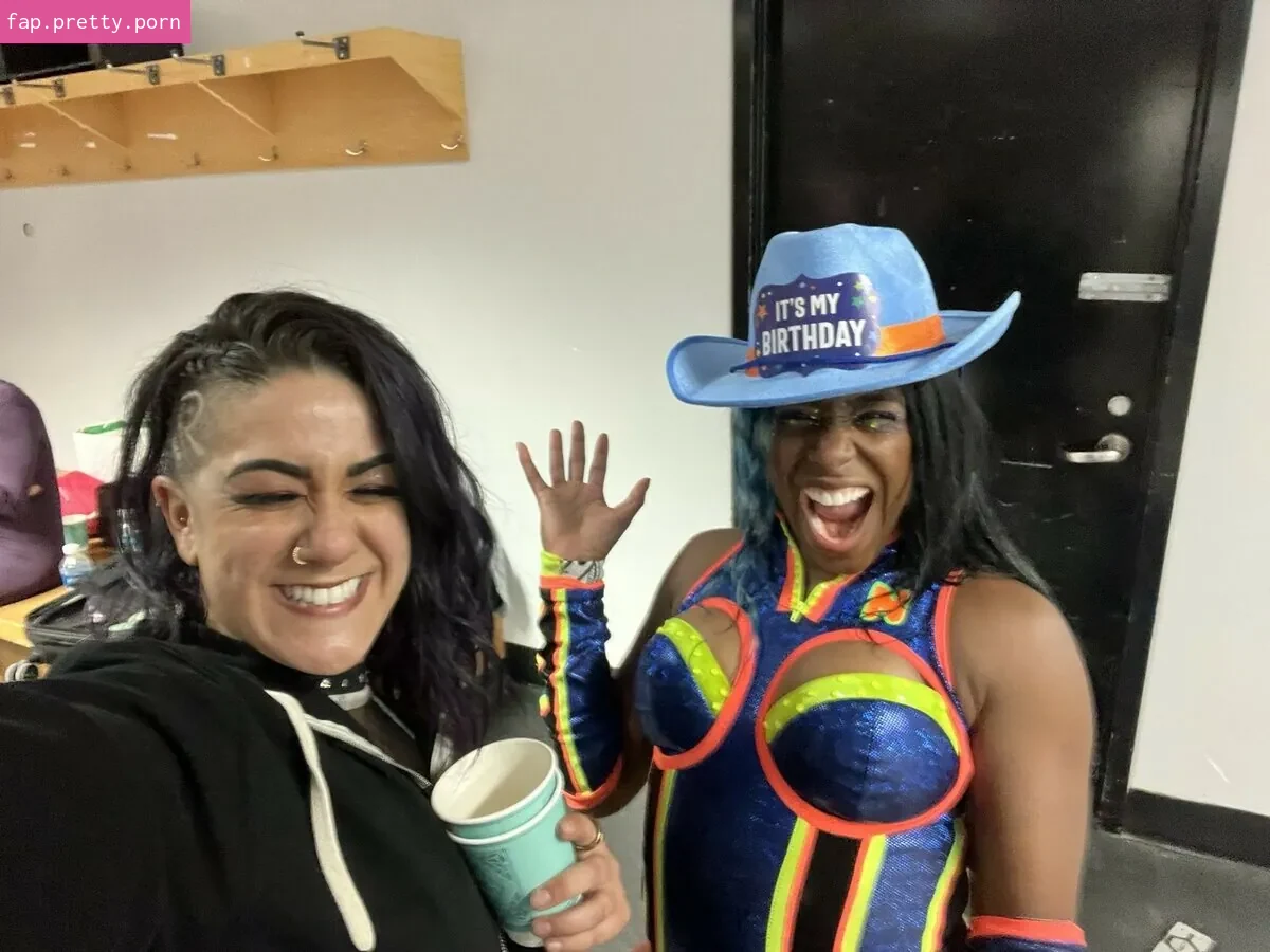 Bayley - Photo #06