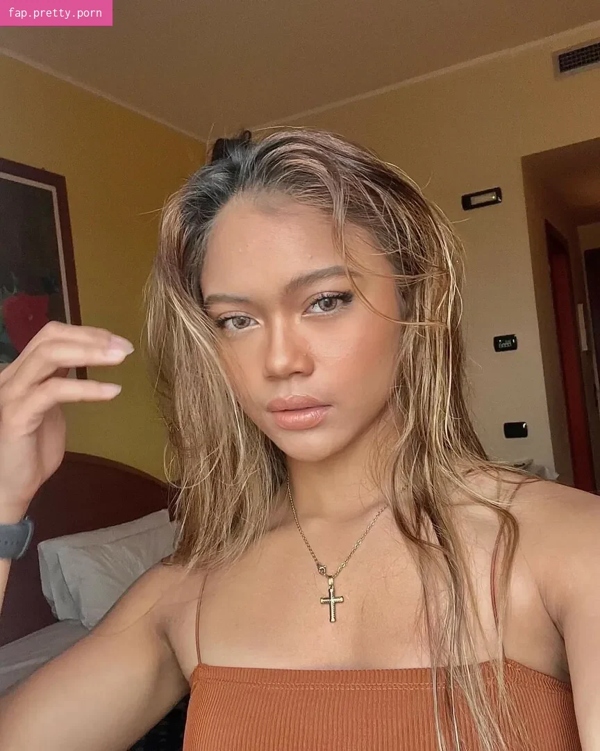 Bianca Bustamante - Photo #02