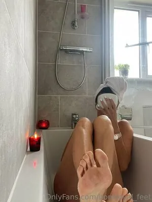 bornroyal_feet