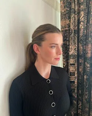 Betty Gilpin