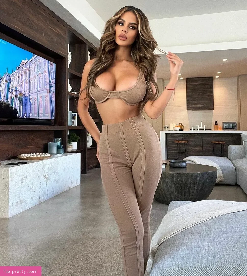 Brianna Gonzalez - Photo #06