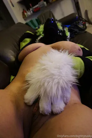 bigtittytusky
