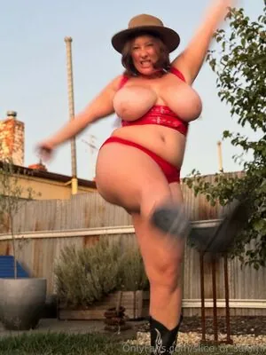 Bel Larcombe / Slice_of_salami_