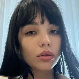 Bella_lay