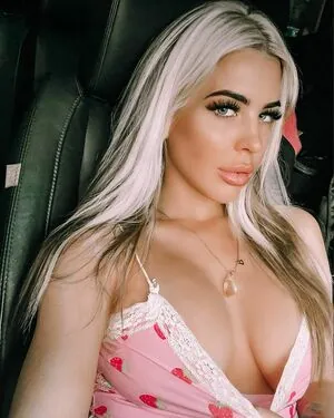 Billie Loves