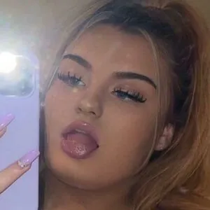 blondebimbobaddiee