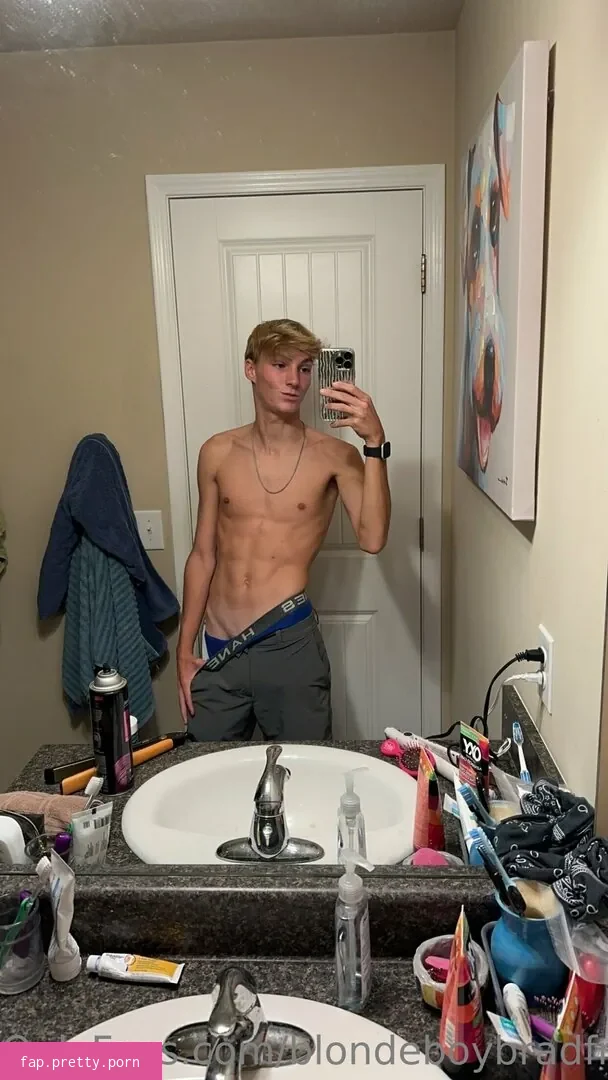 blondeboybradfree - Photo #09