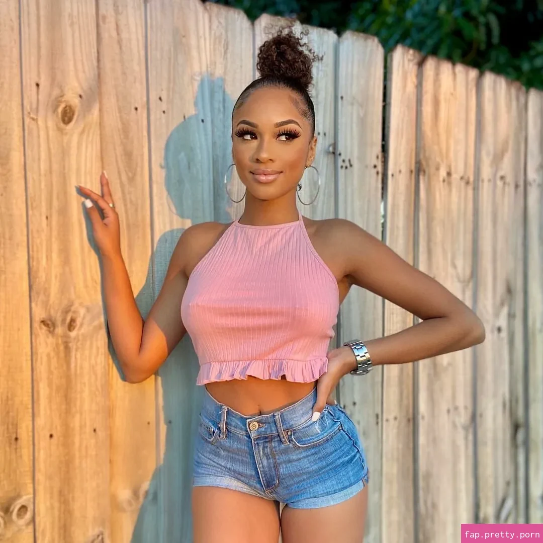 Breann Llewelyn - Photo #01
