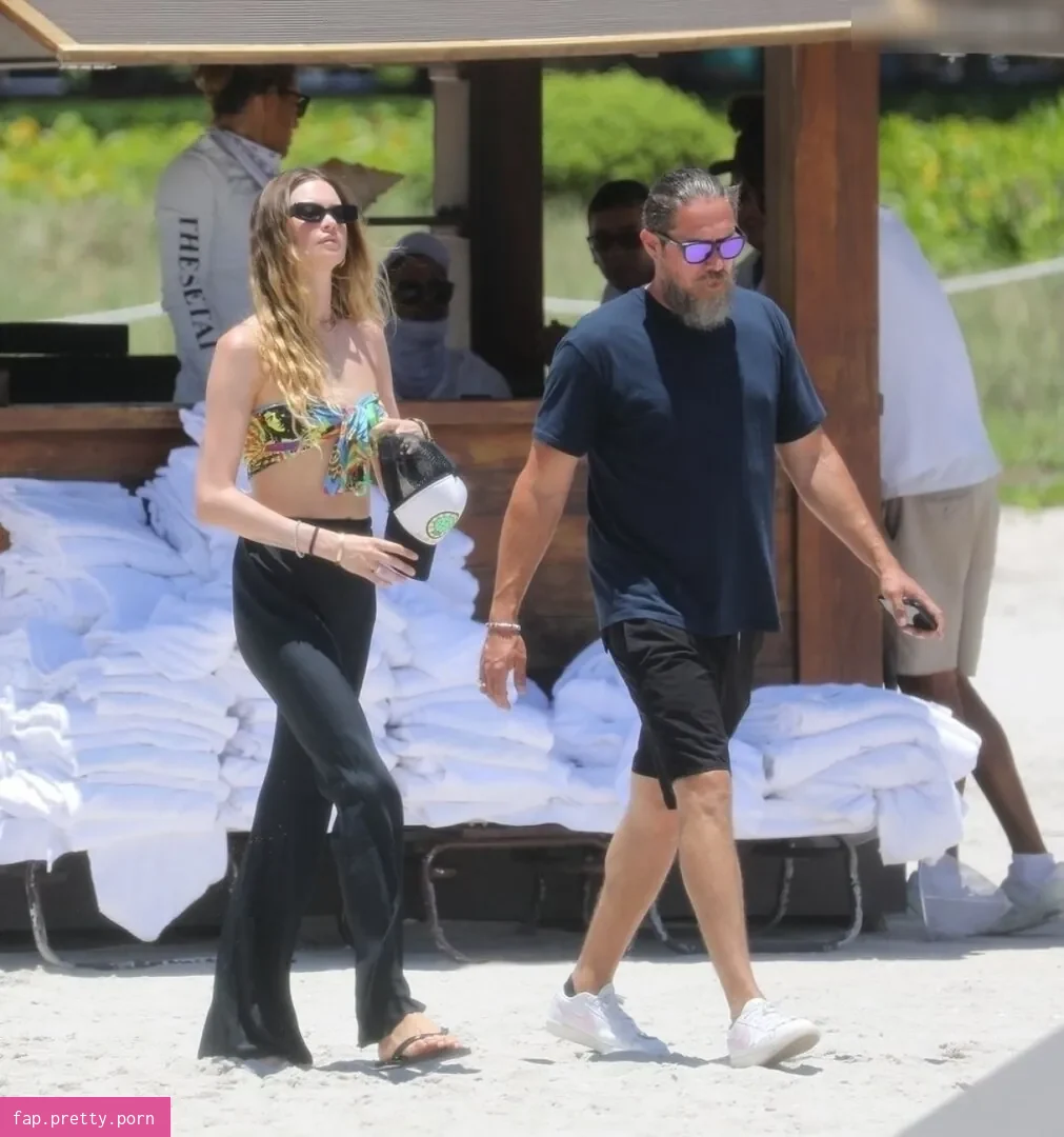 Behati Prinsloo - Photo #28