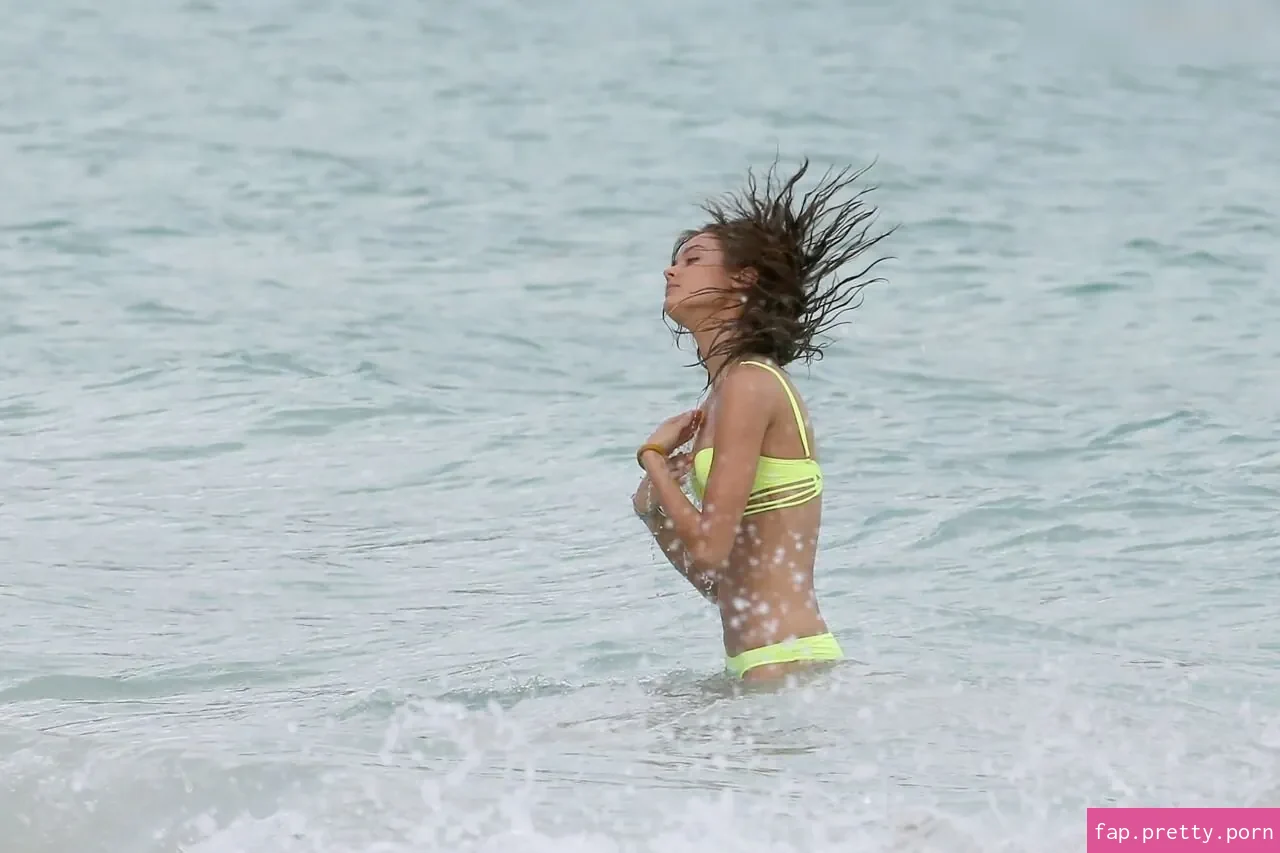Behati Prinsloo - Photo #13