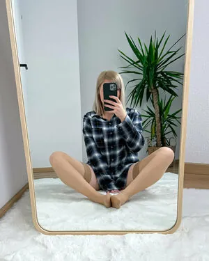 bellas_paws