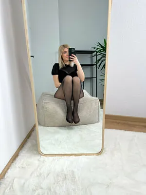bellas_paws