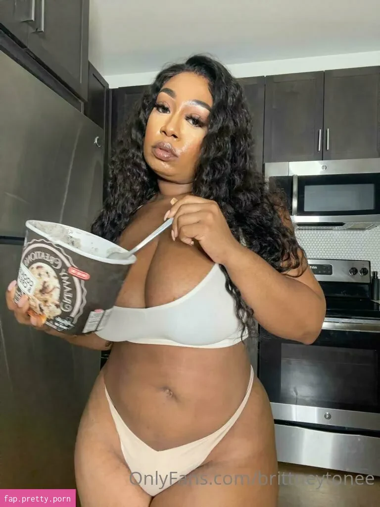 brittneytonee - Photo #10