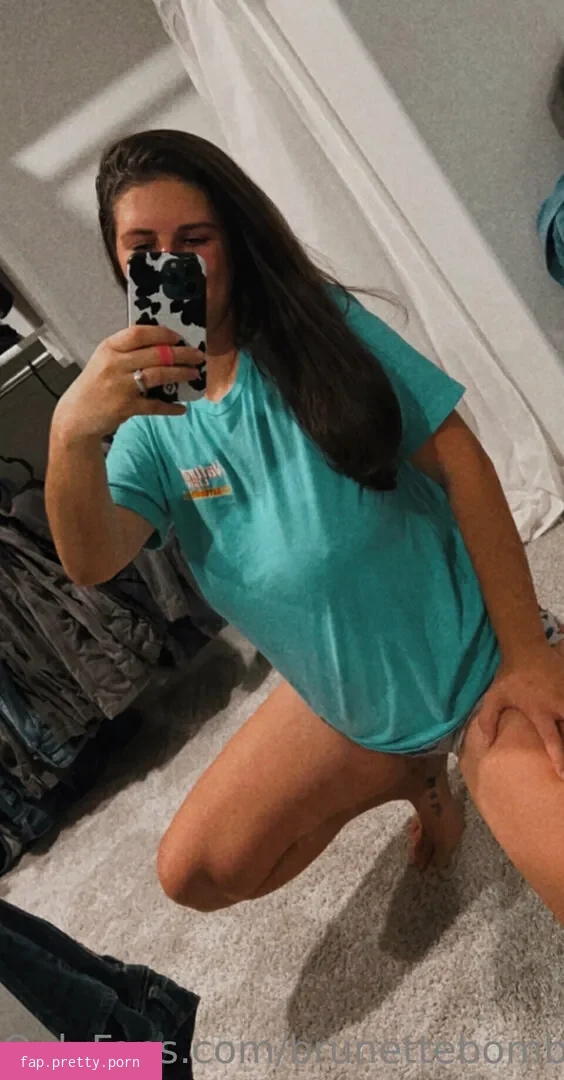 brunettebombshell13 - Photo #01