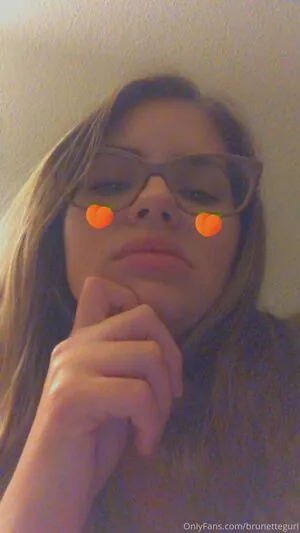 brunettegurl