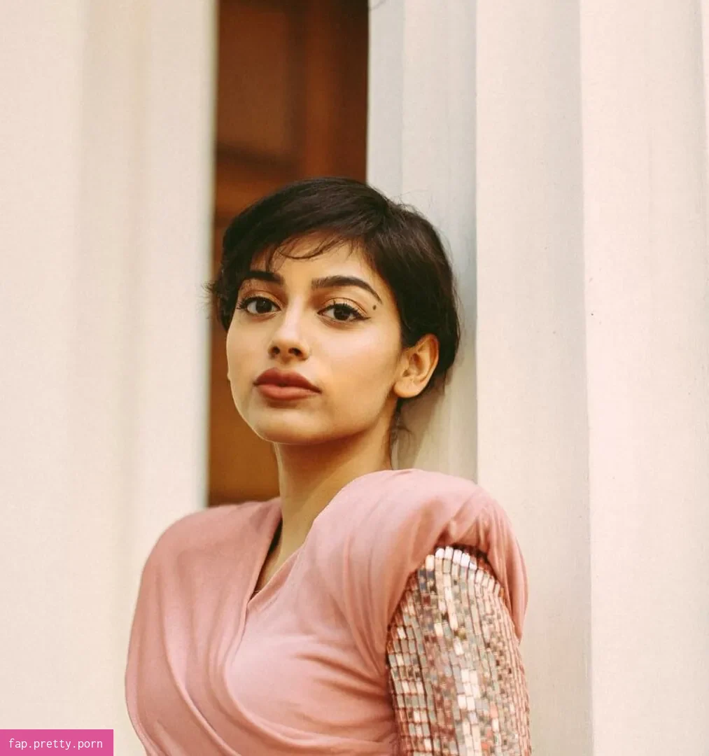 Banita Sandhu - Photo #09