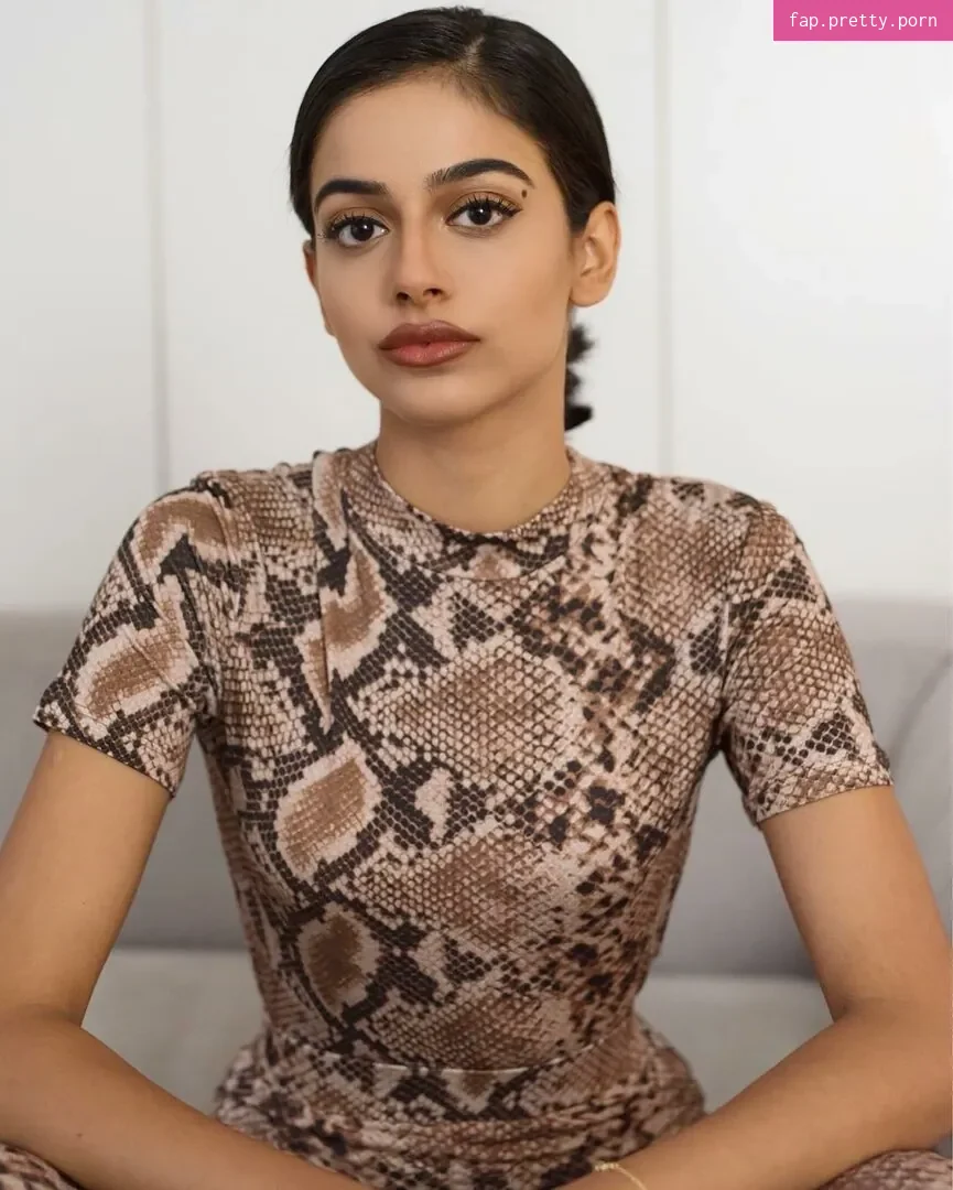 Banita Sandhu - Photo #12