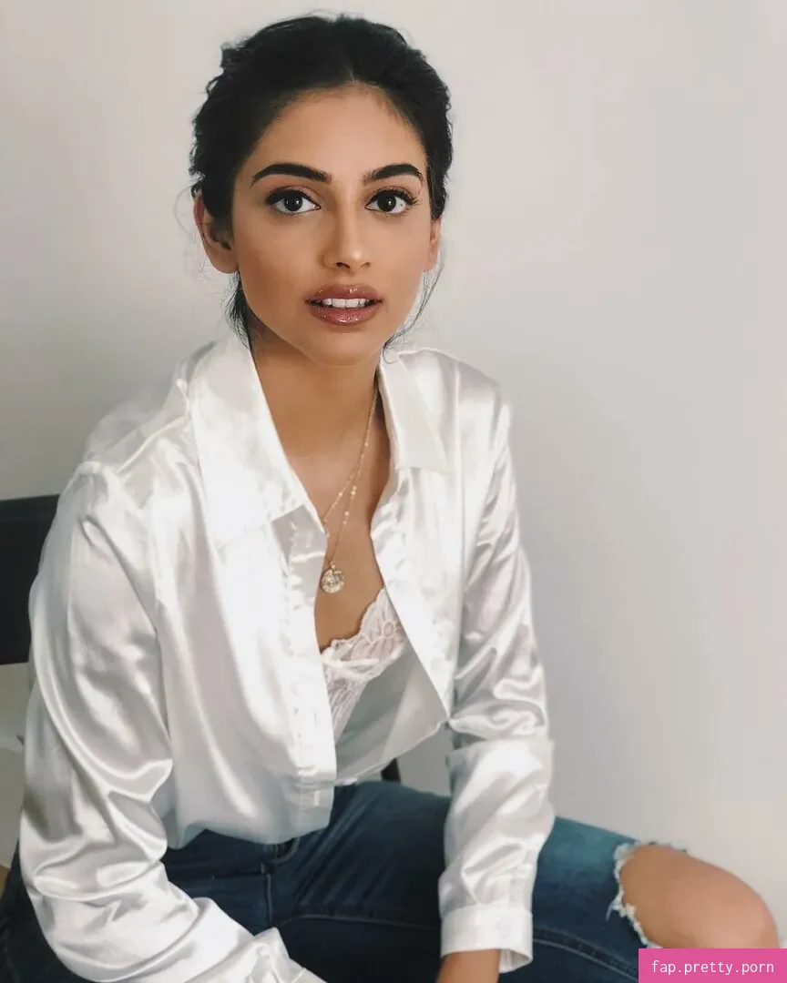 Banita Sandhu - Photo #13