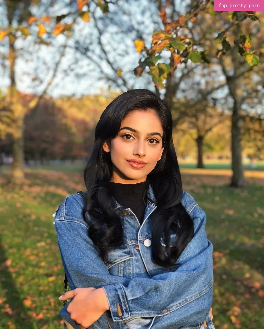 Banita Sandhu - Photo #18