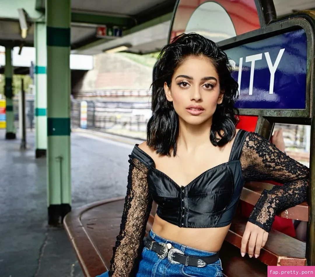 Banita Sandhu - Photo #22