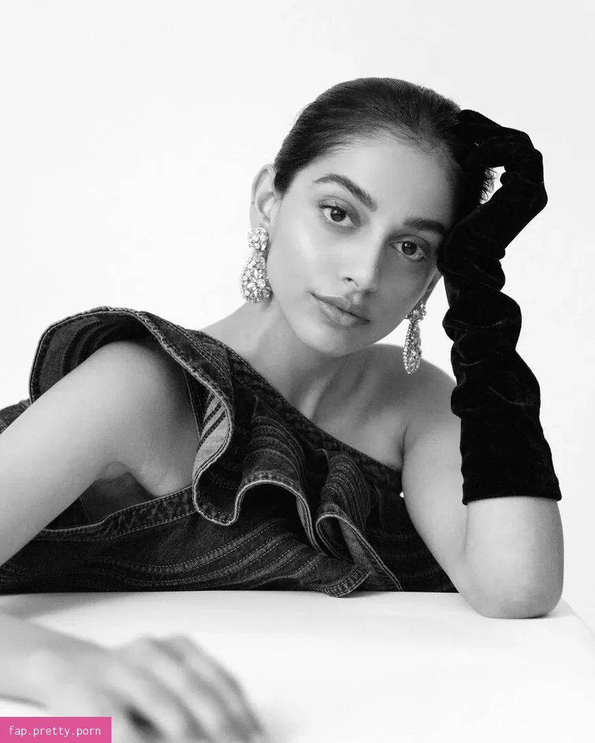 Banita Sandhu - Photo #39