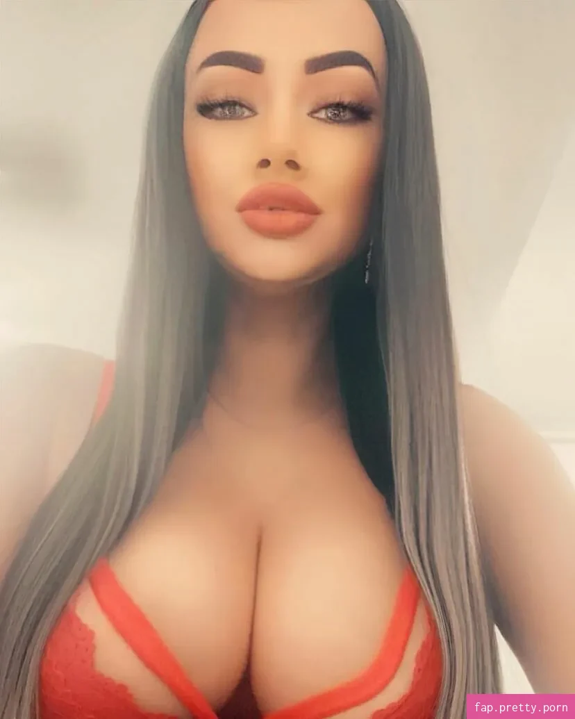 Busty Sexy Lora - Photo #19