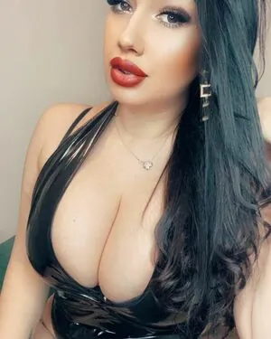 Busty Sexy Lora