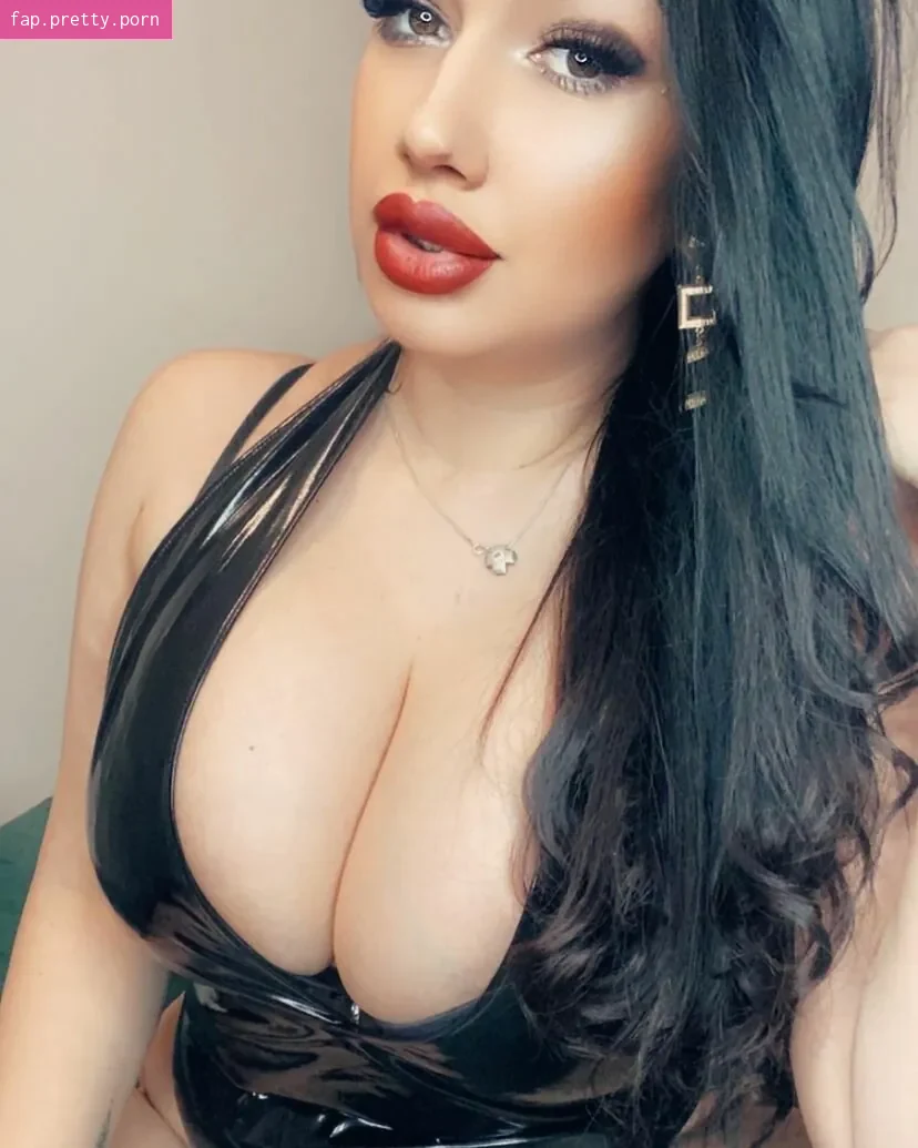Busty Sexy Lora - Photo #27