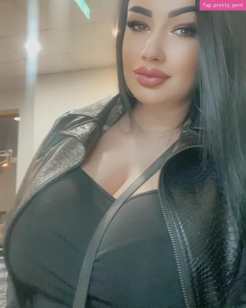 Busty Sexy Lora - Photo #29
