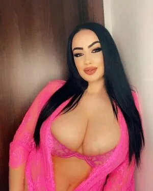 Busty Sexy Lora