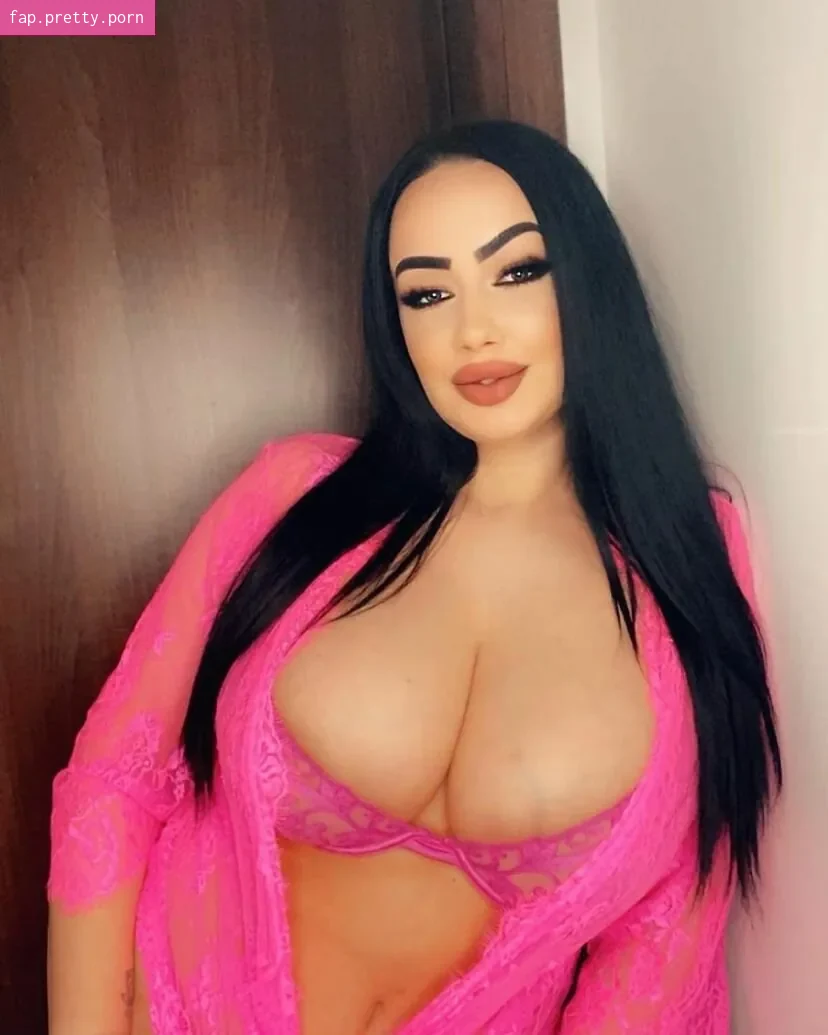 Busty Sexy Lora - Photo #36