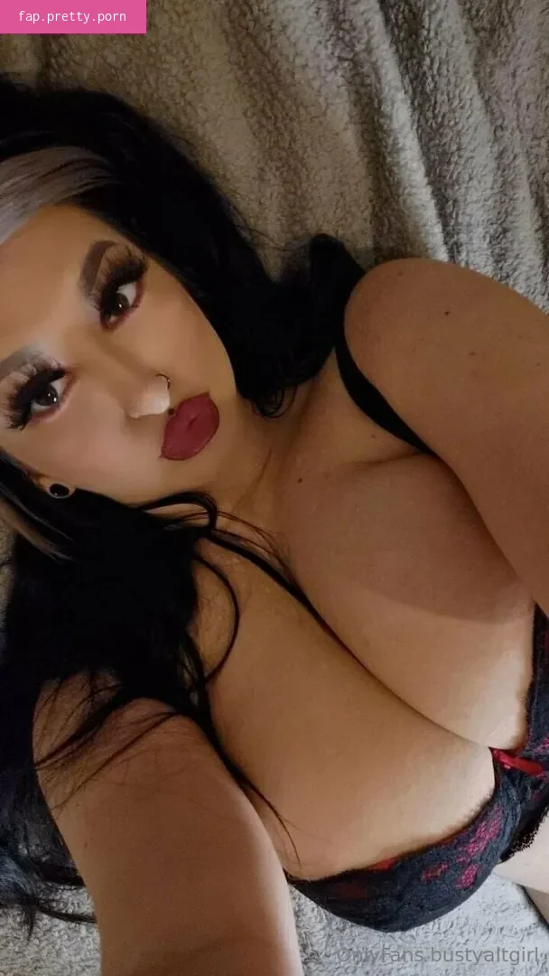 bustyaltgirl - Photo #05