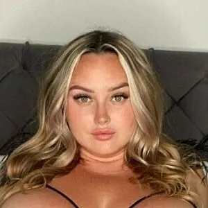 bustyholly