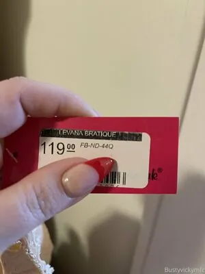 bustyvicky38